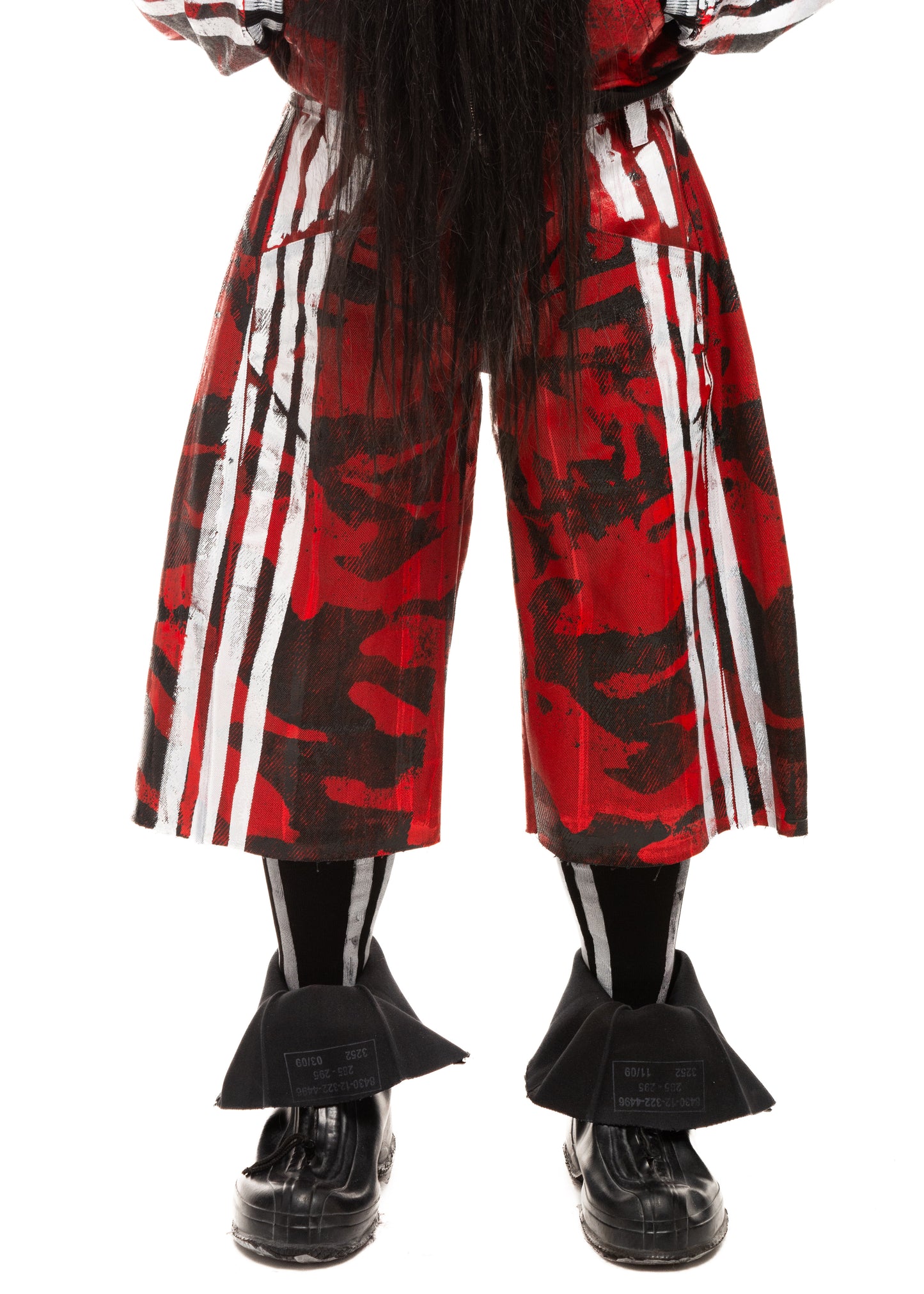 CAMO STRIPES WAXED RED DENIM SHORTS