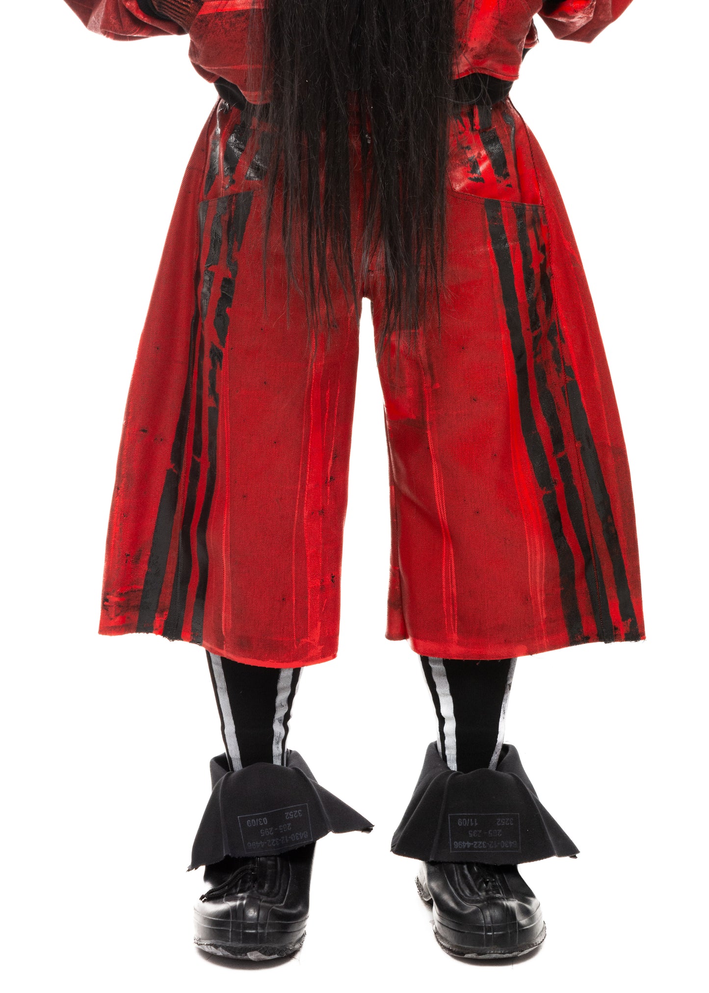 BLACK STRIPES WAXED RED DENIM SHORTS