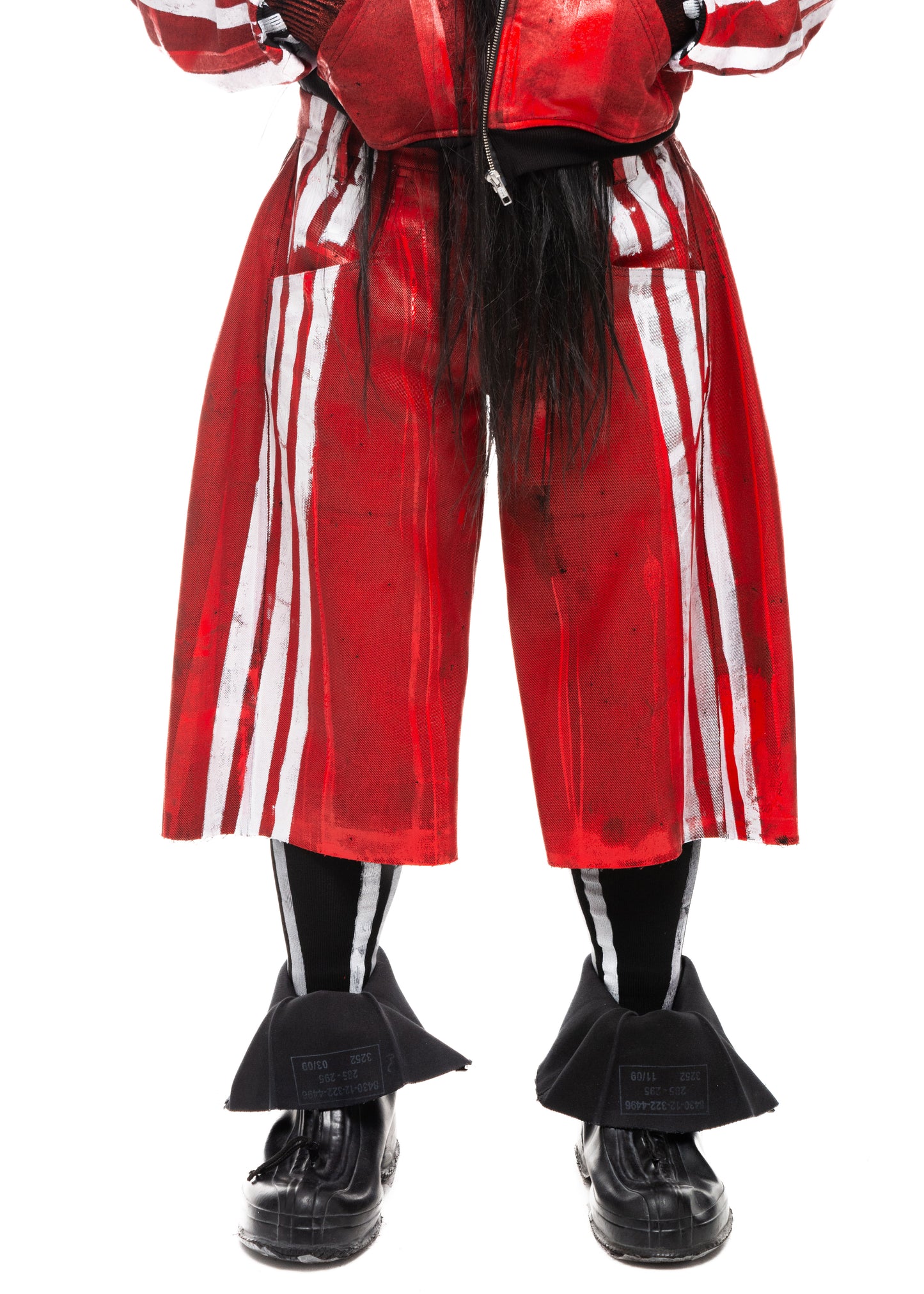 WHITE STRIPES WAXED RED DENIM SHORTS