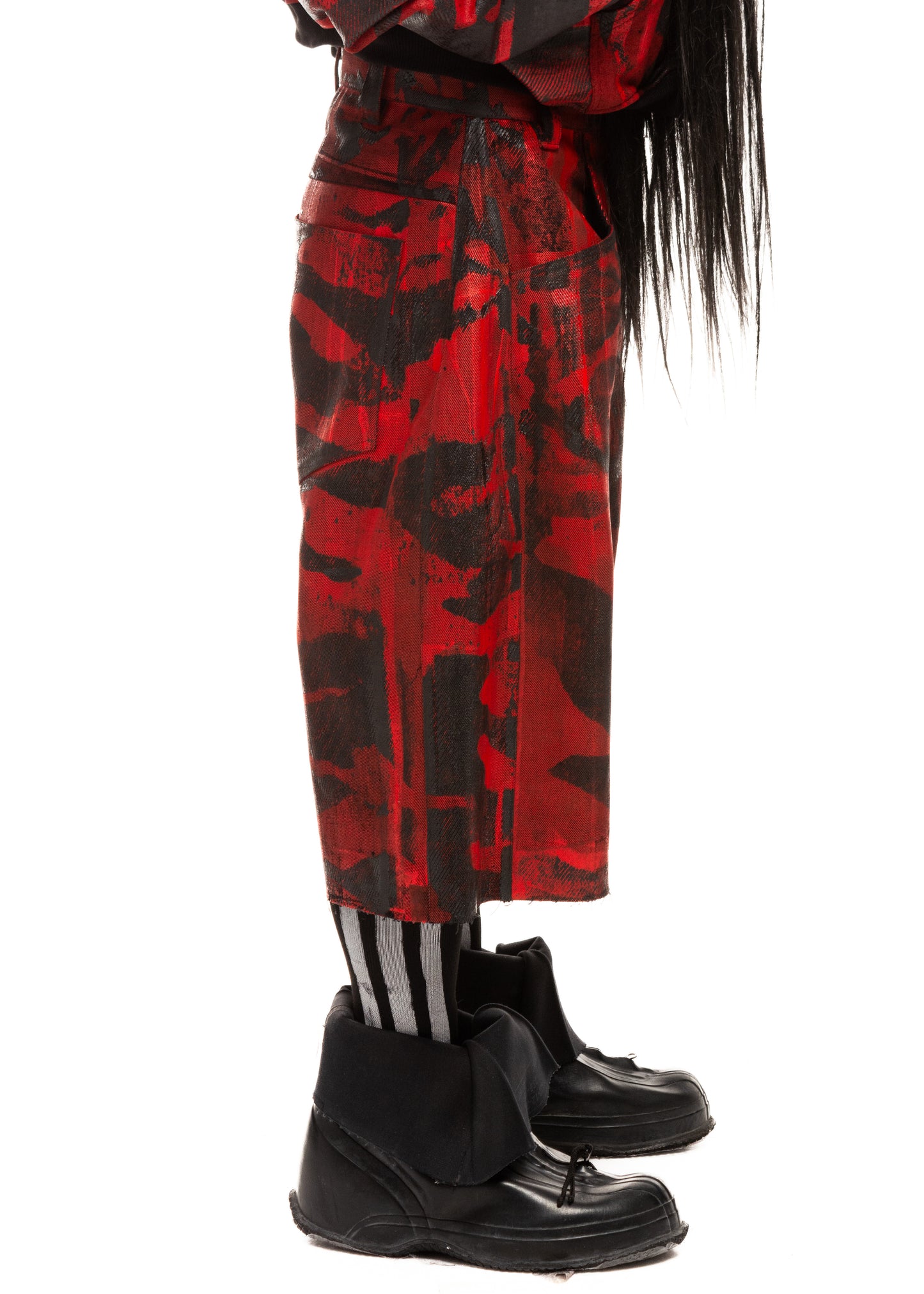 CAMO WAXED RED DENIM SHORTS