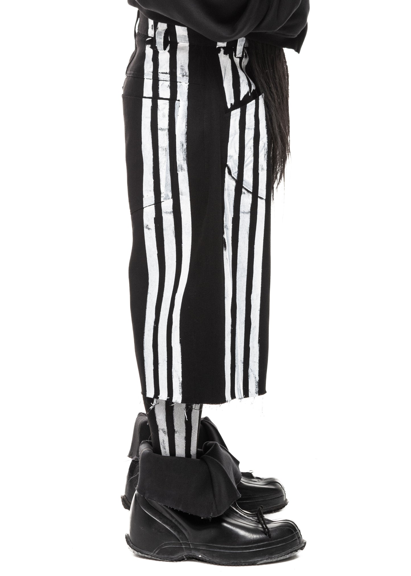 STRIPES BLACK DENIM SHORTS