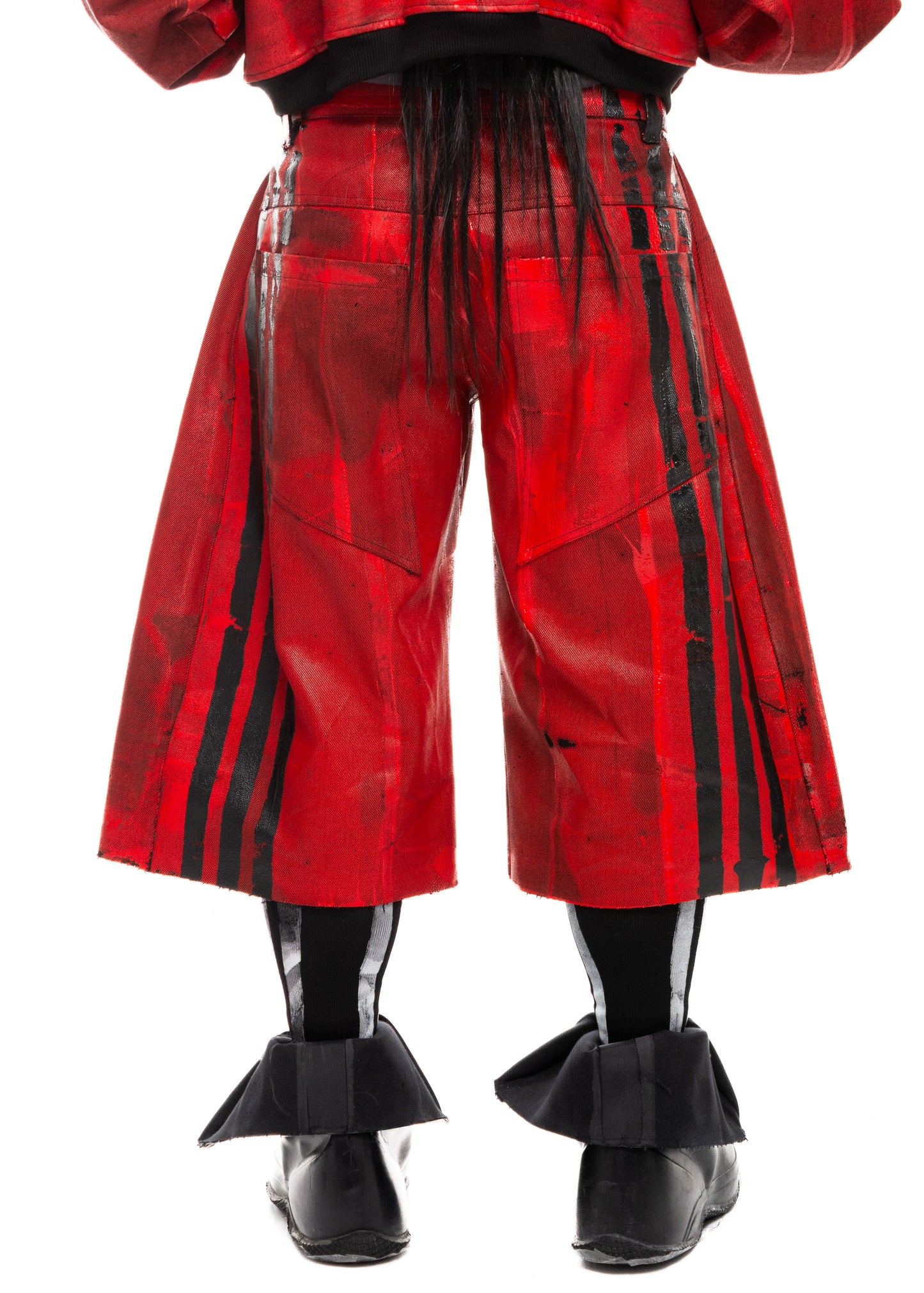 BLACK STRIPES WAXED RED DENIM SHORTS
