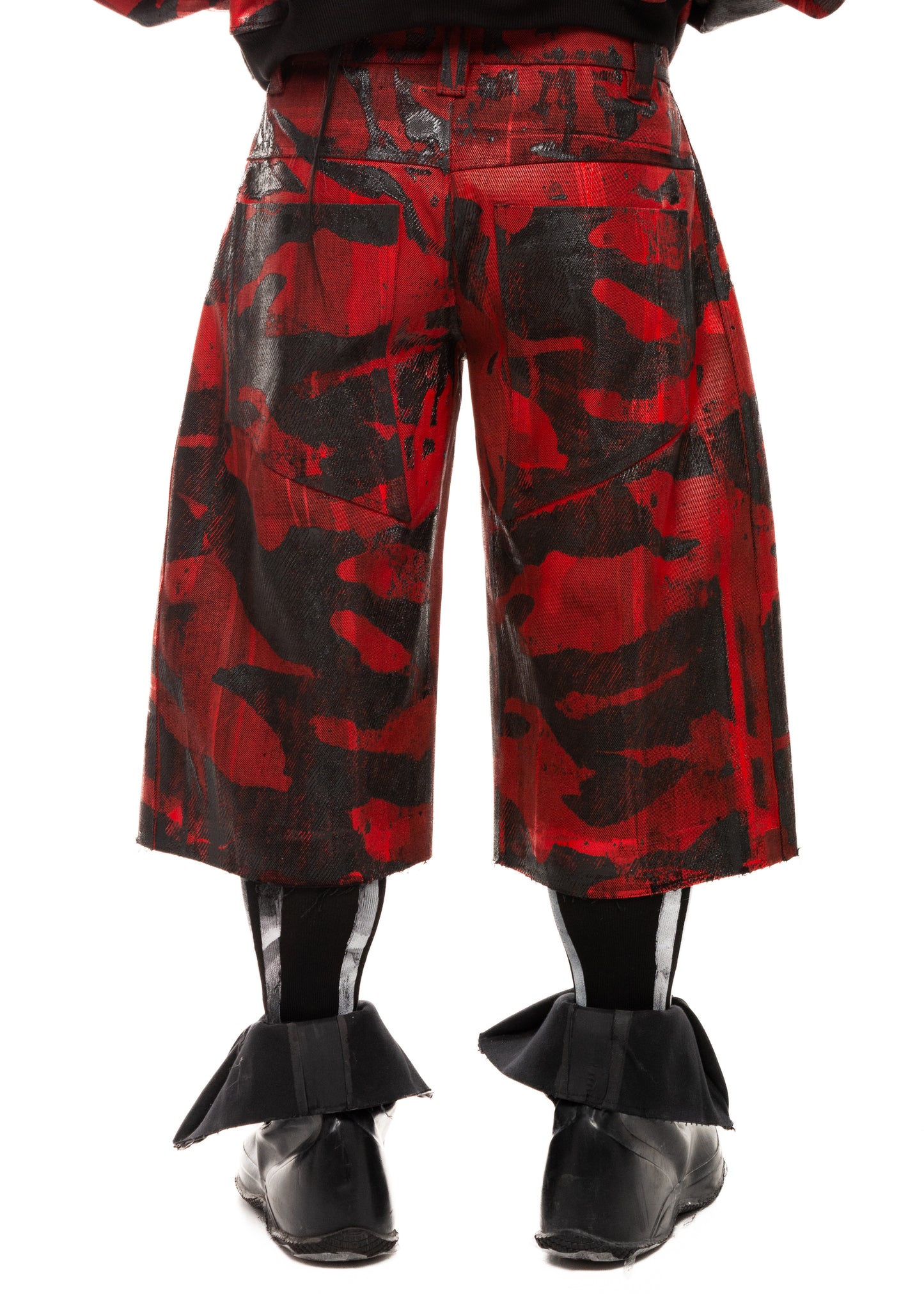 CAMO WAXED RED DENIM SHORTS