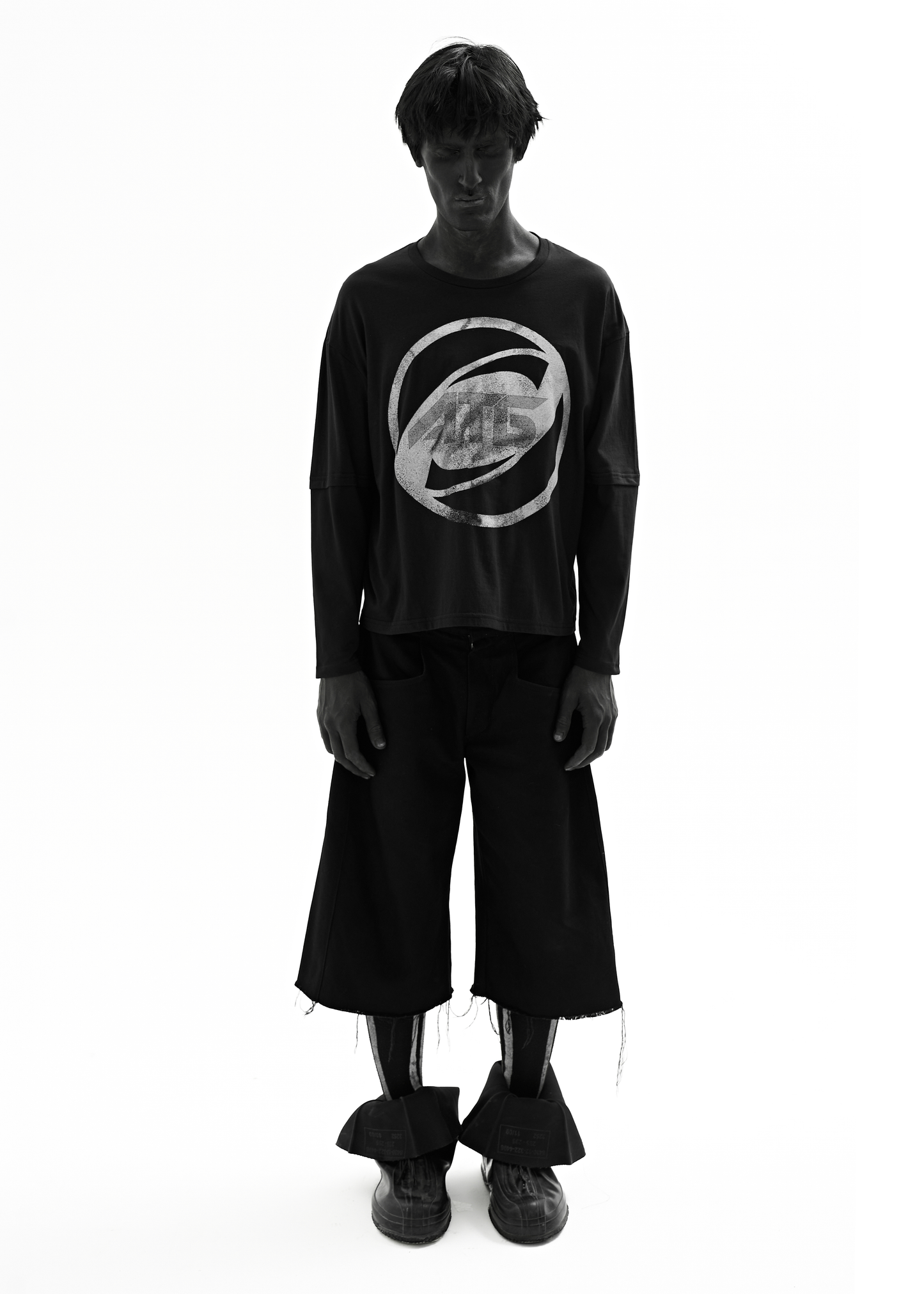 MARKET BLACK LONG-SLEEVED T-SHIRT