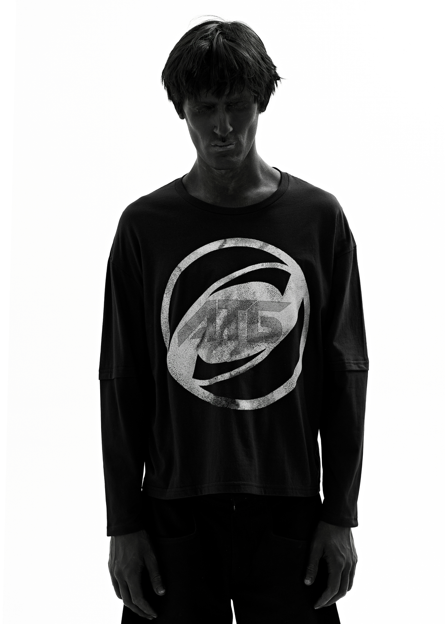 MARKET BLACK LONG-SLEEVED T-SHIRT