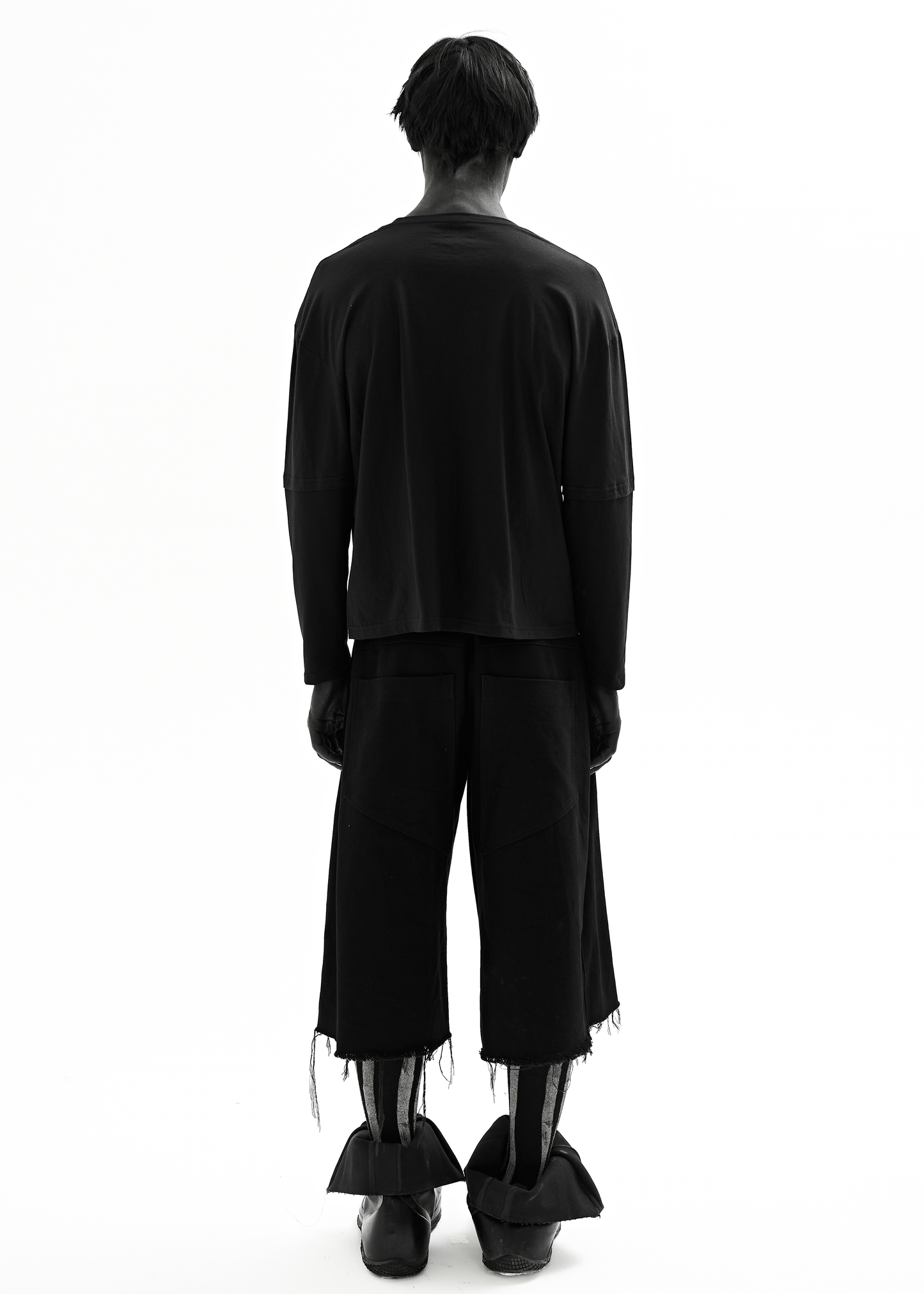 STAIN BLACK LONG-SLEEVED T-SHIRT