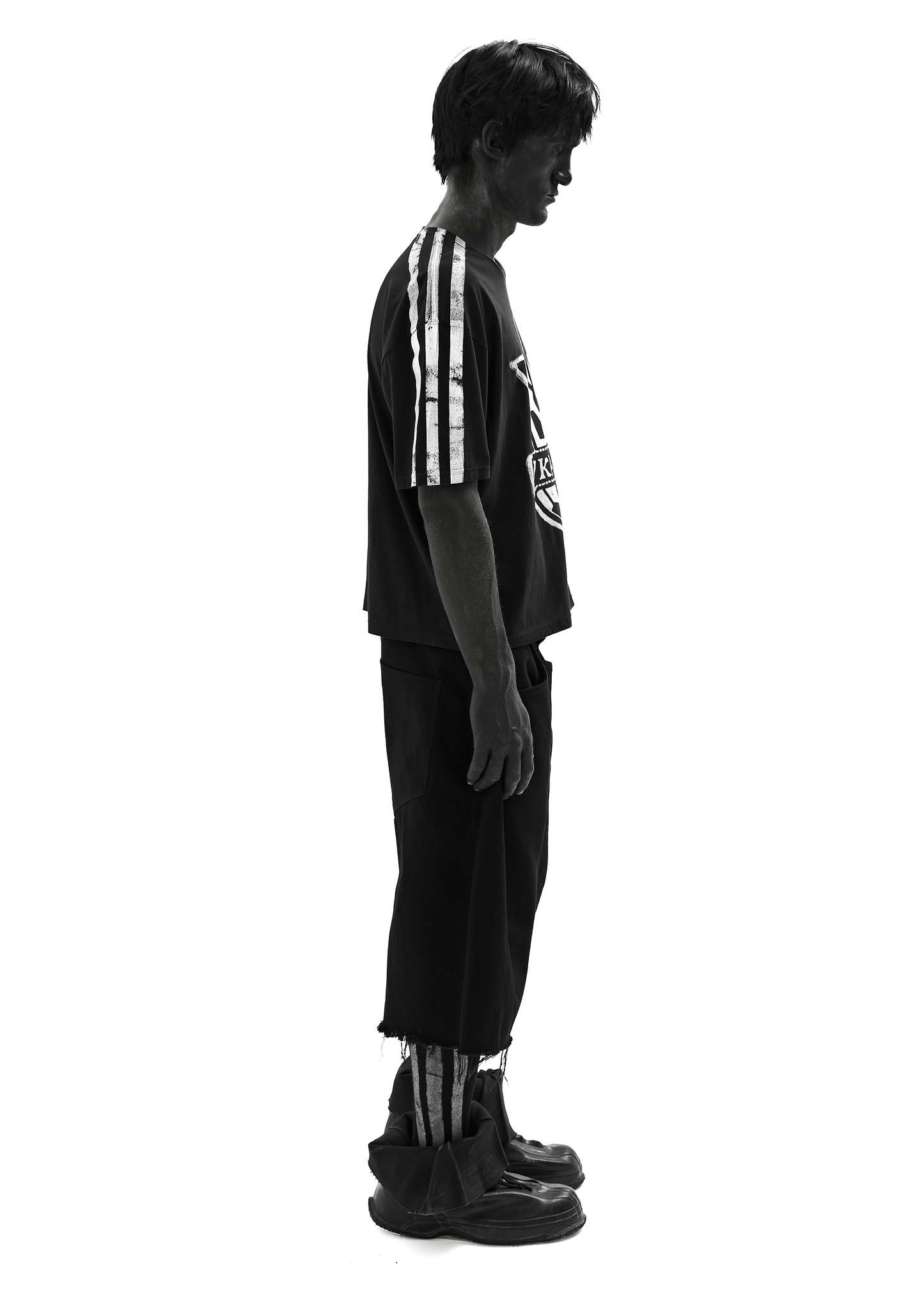 STRIPES BLACK T-SHIRT