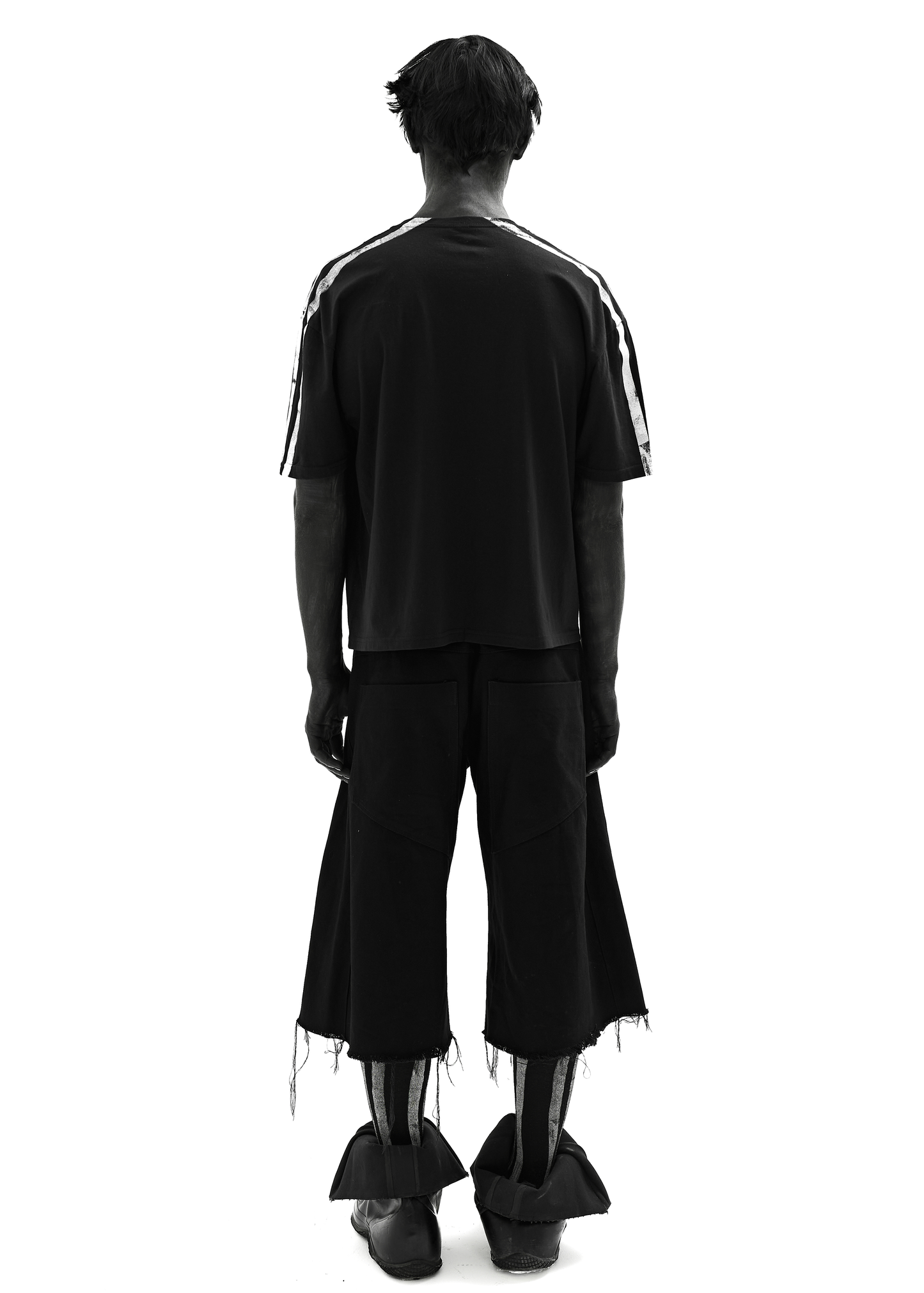 STRIPES BLACK T-SHIRT