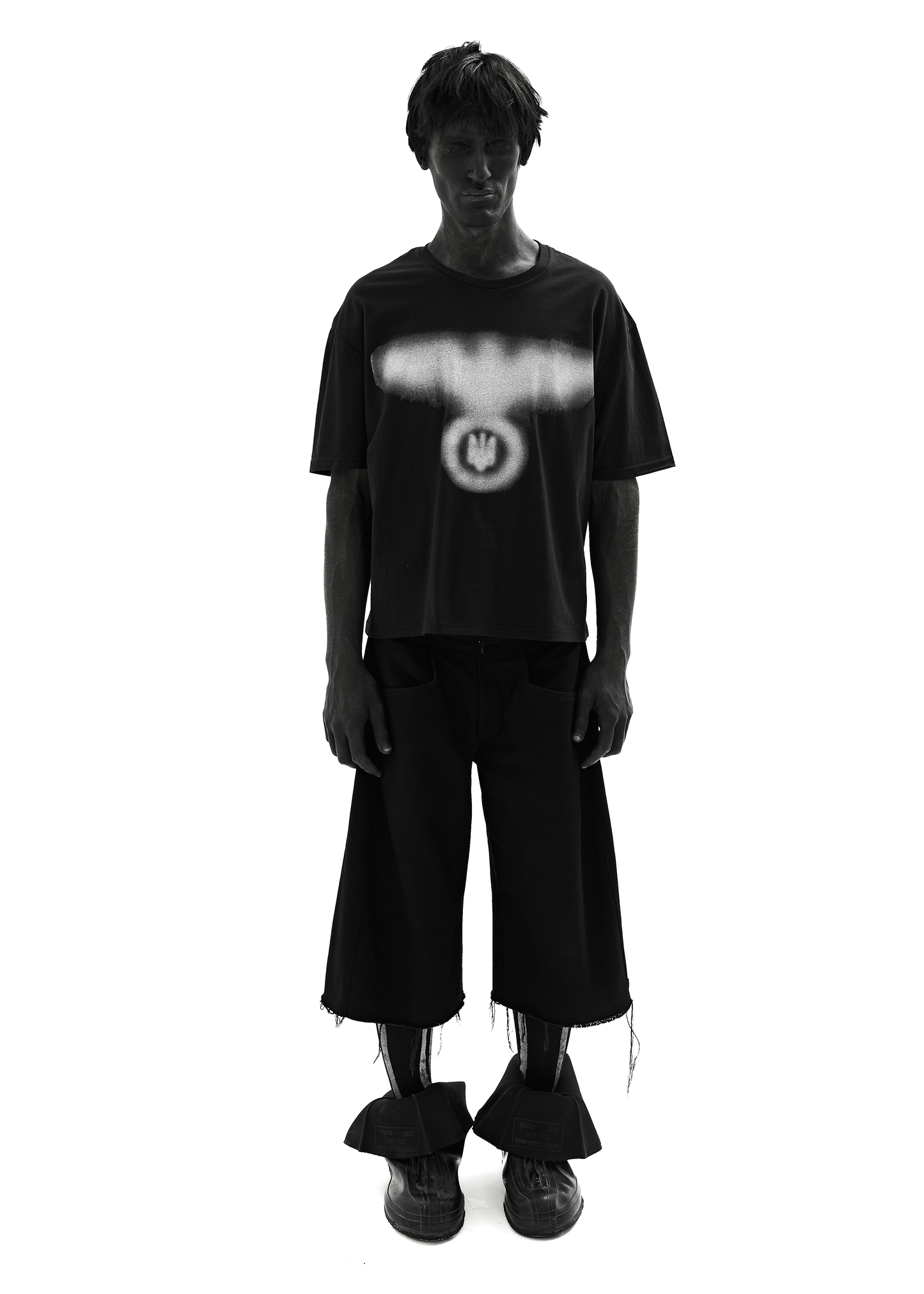 STAIN BLACK T-SHIRT