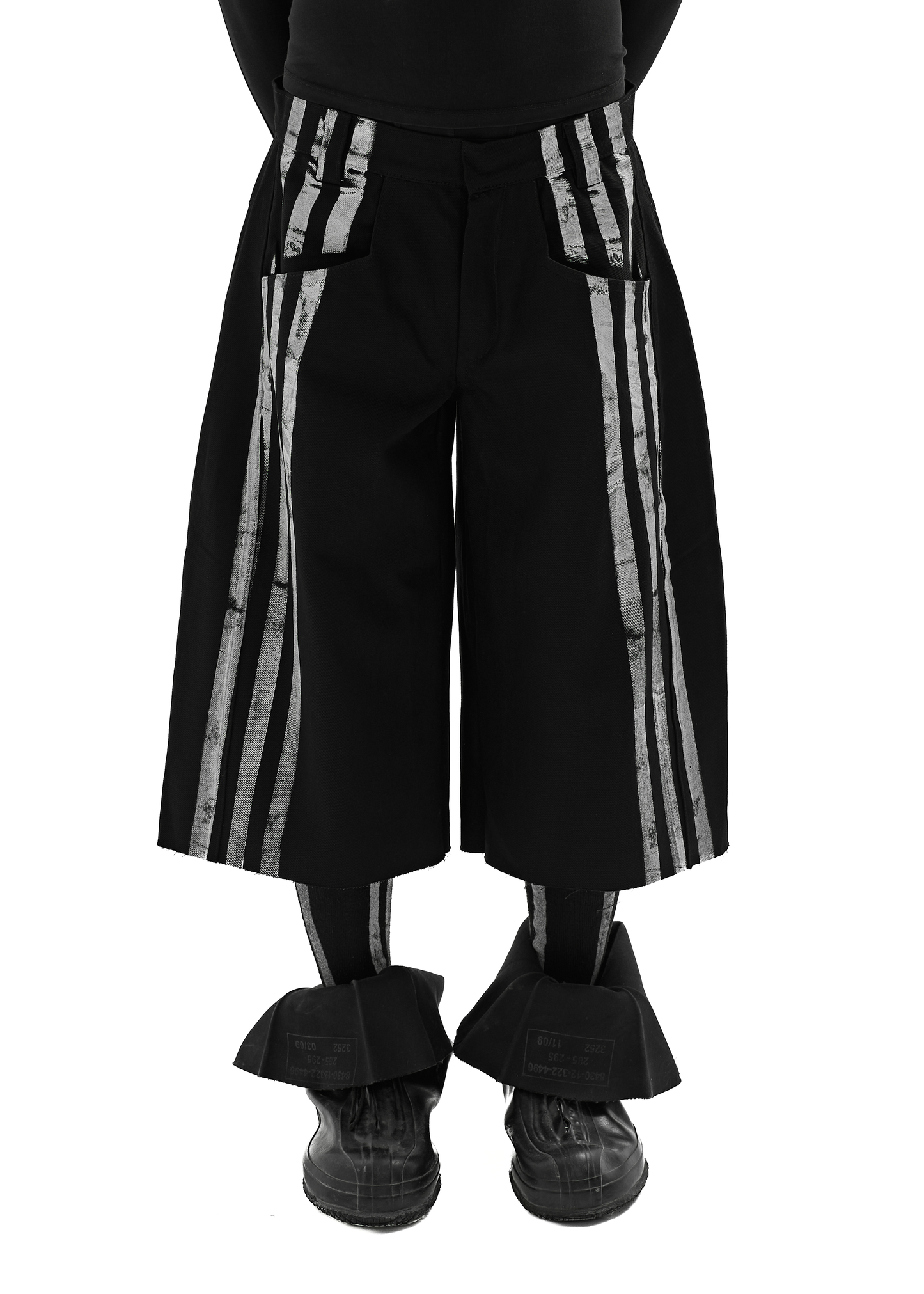STRIPES BLACK DENIM SHORTS