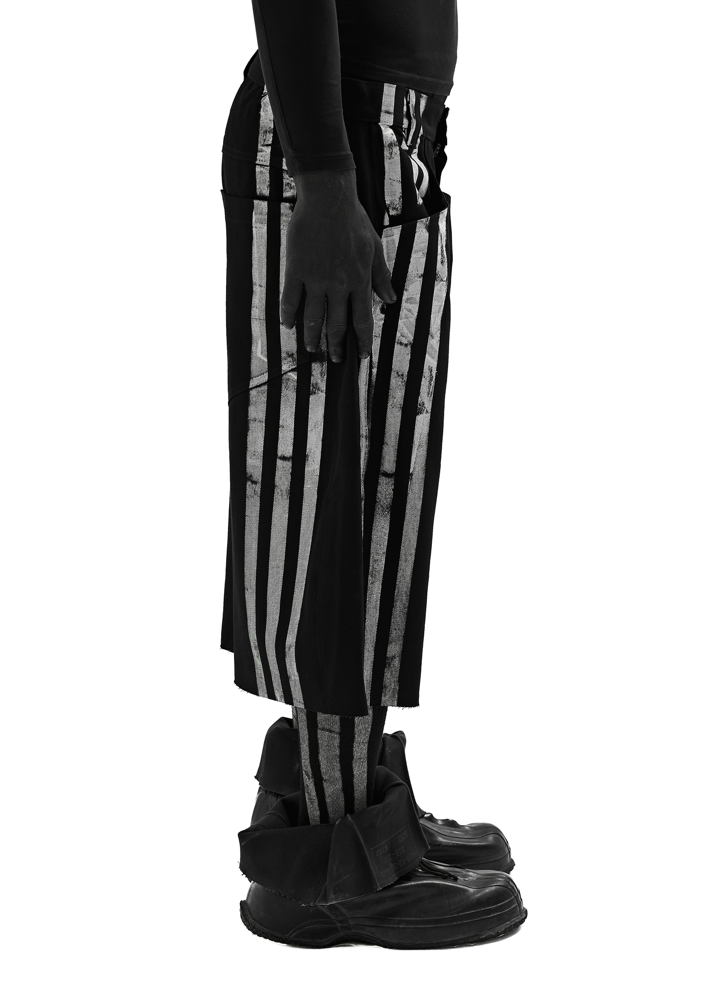 STRIPES BLACK DENIM SHORTS