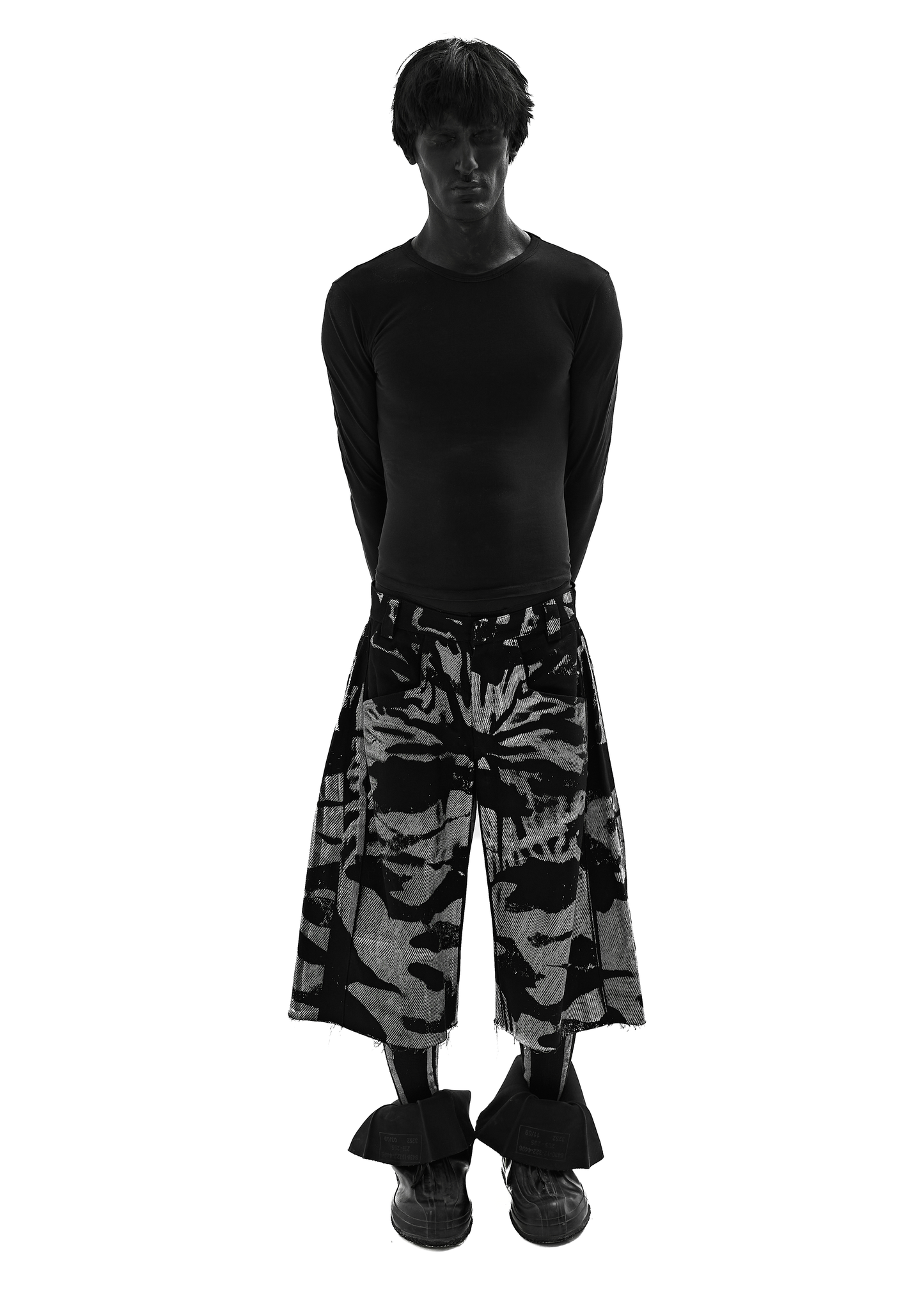 CAMO BLACK DENIM SHORTS