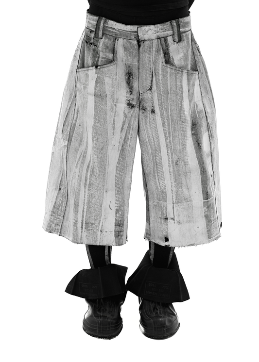 WAXED WHITE DENIM SHORTS