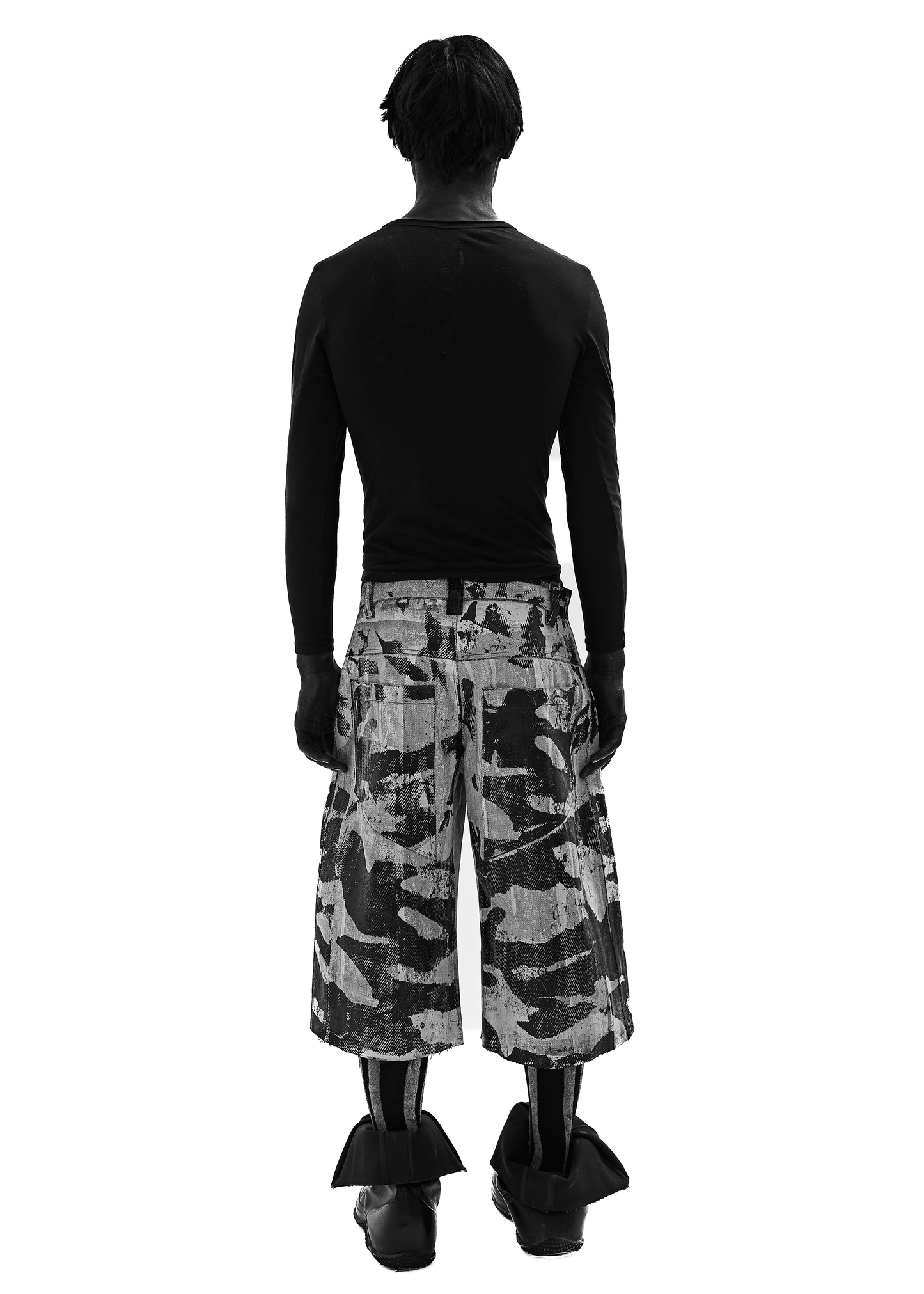 CAMO WAXED WHITE DENIM SHORTS