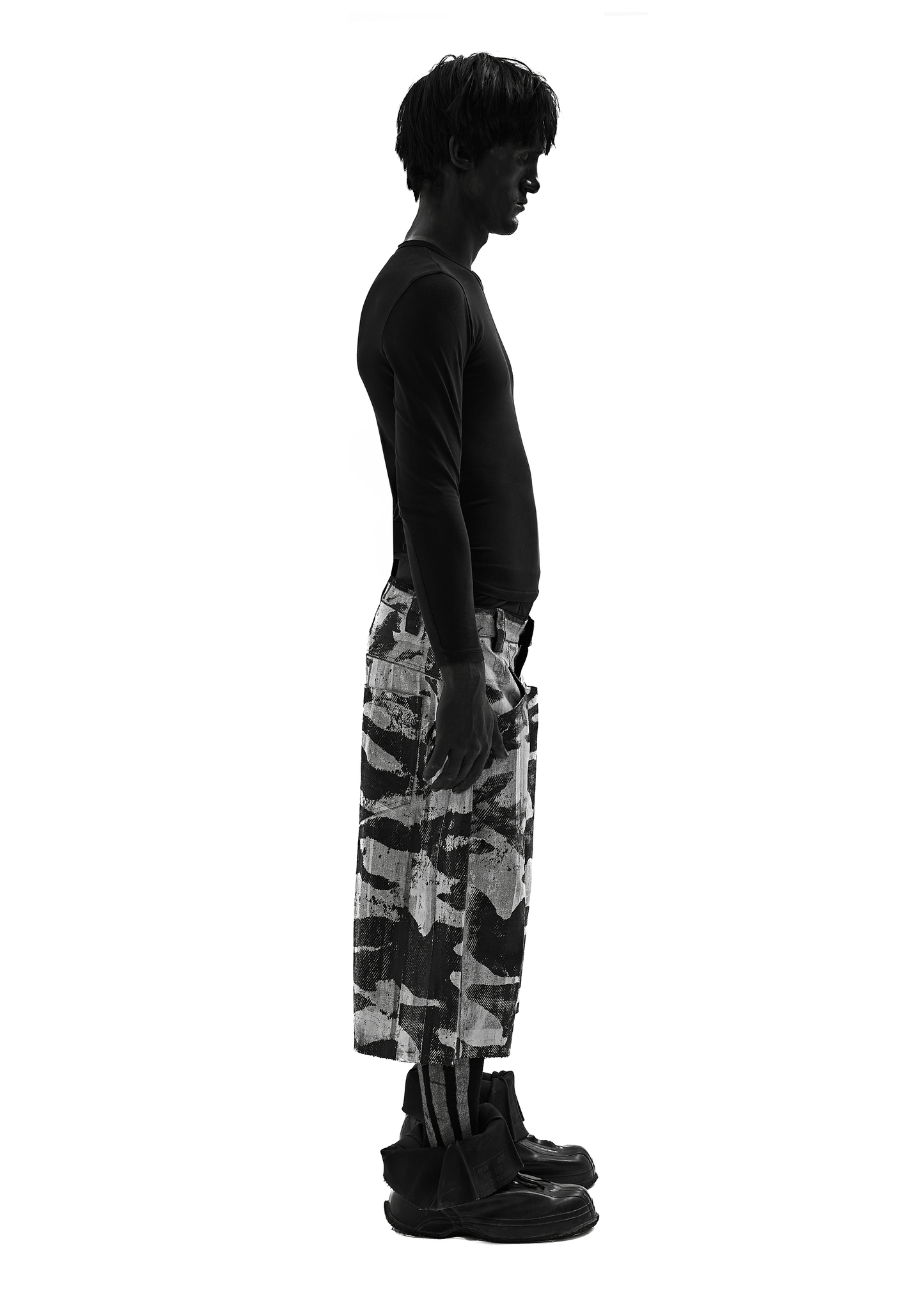 CAMO WAXED WHITE DENIM SHORTS