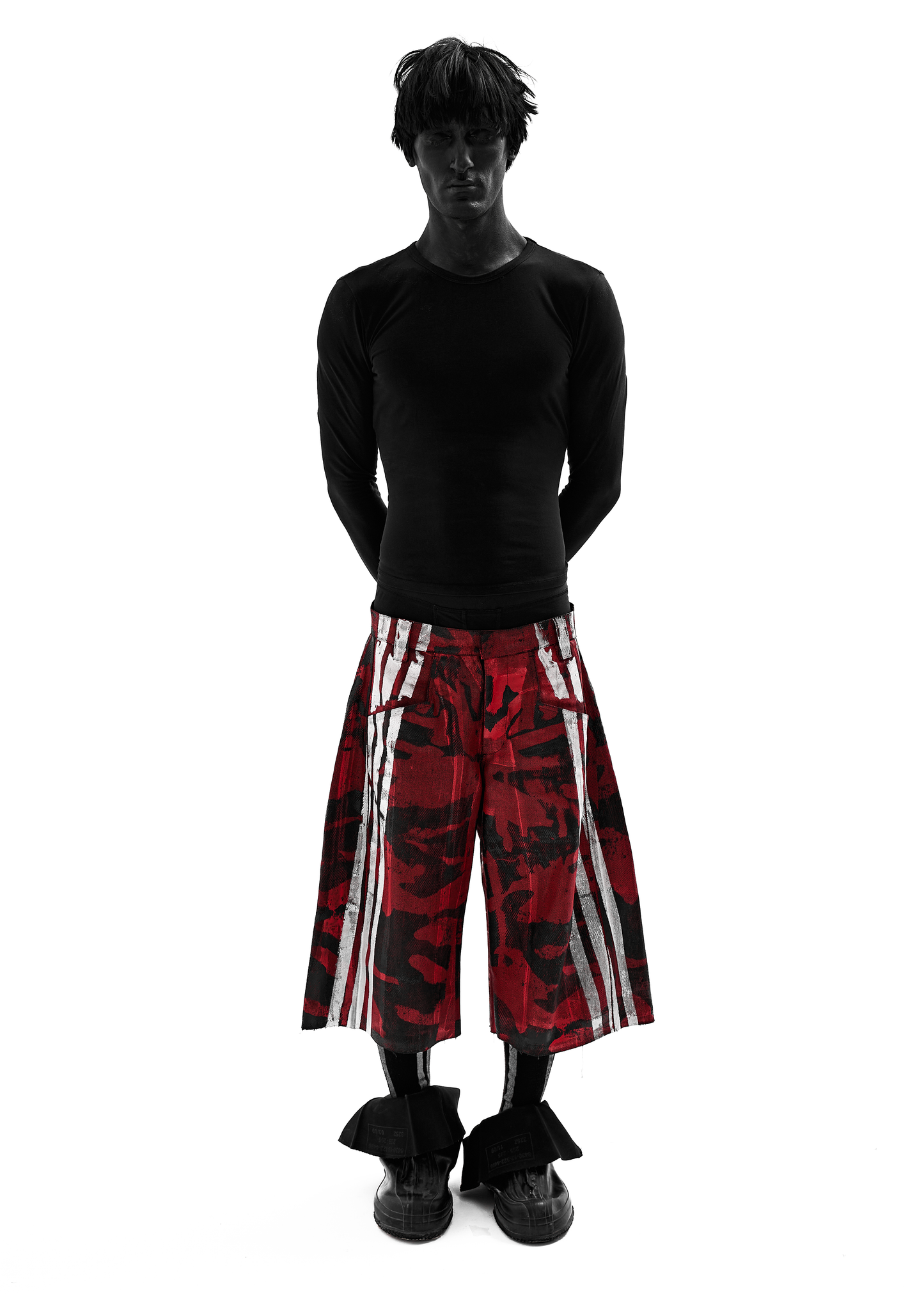 CAMO STRIPES WAXED RED DENIM SHORTS