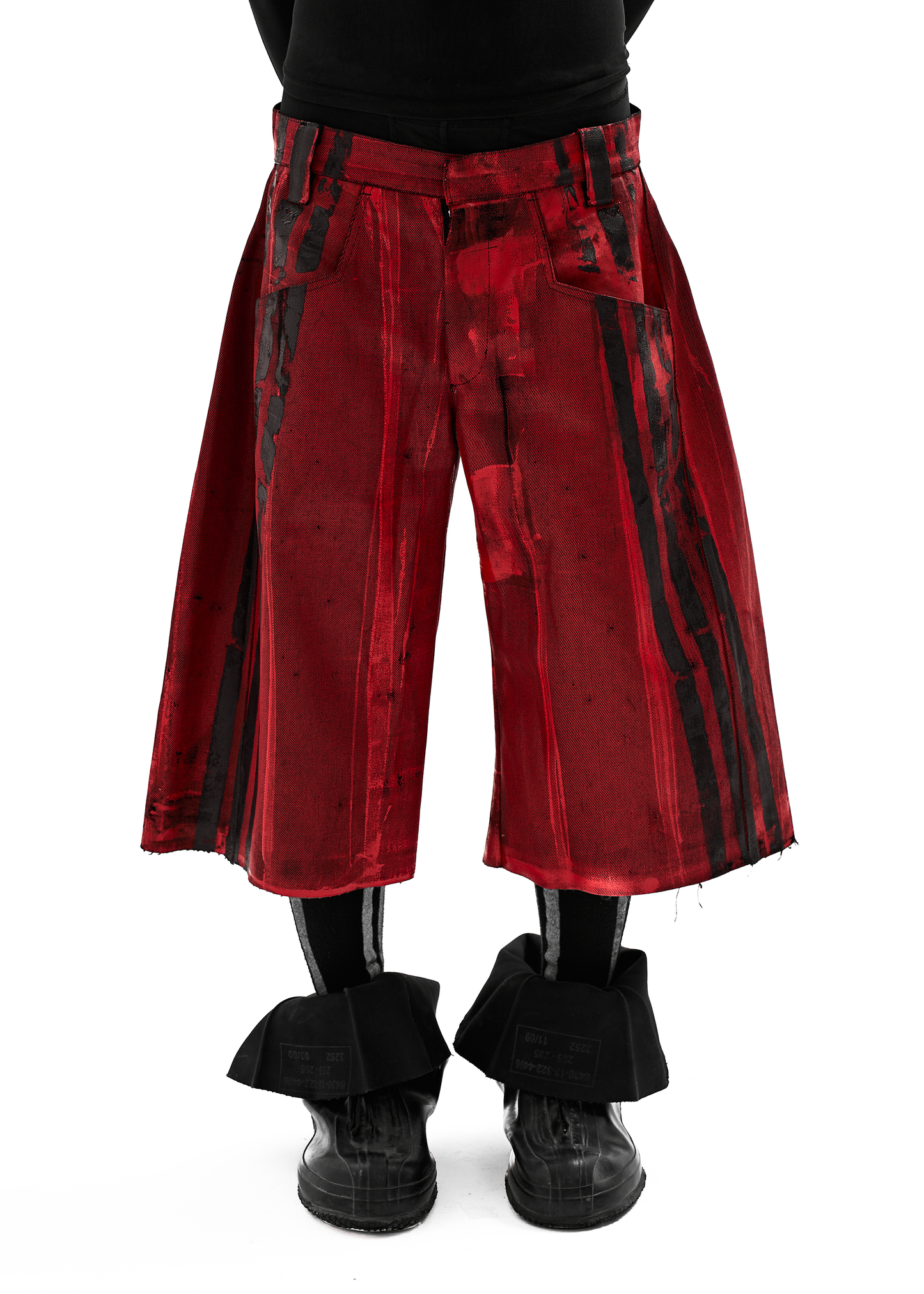 BLACK STRIPES WAXED RED DENIM SHORTS