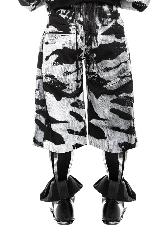 CAMO BLACK DENIM SHORTS